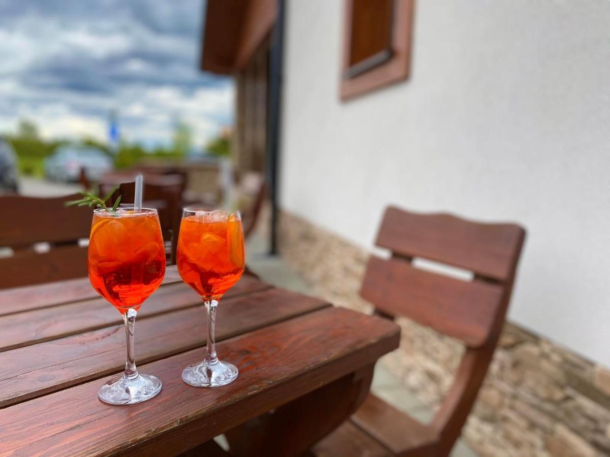 Penzion Kingo Nemšová Eksteriør bilde